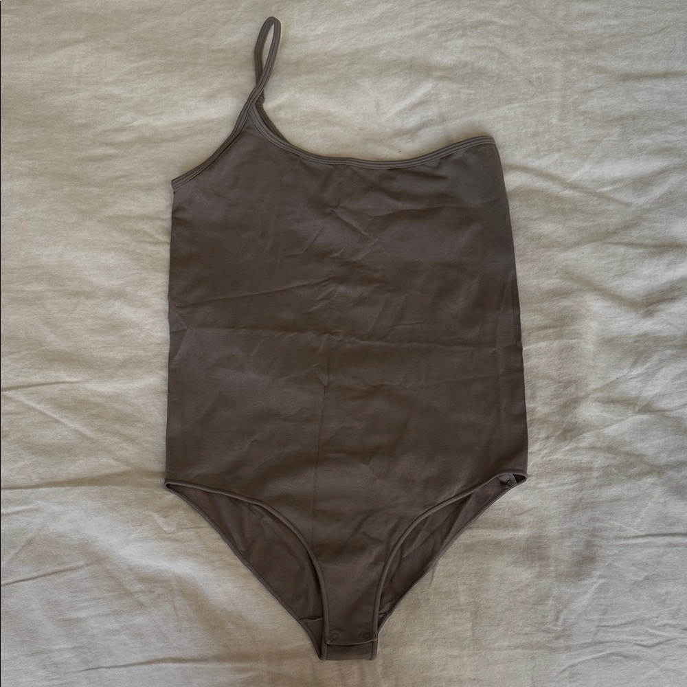 SKIMS Essential One Shoulder Brown Bodysuit / Brand anew Never Worn / Size L/XL
